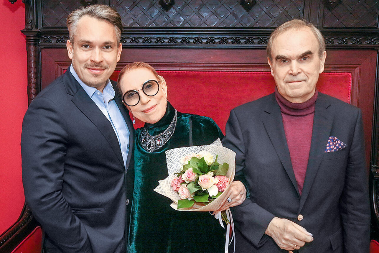 Инна Чурикова и Глеб Панфилов с сыном.