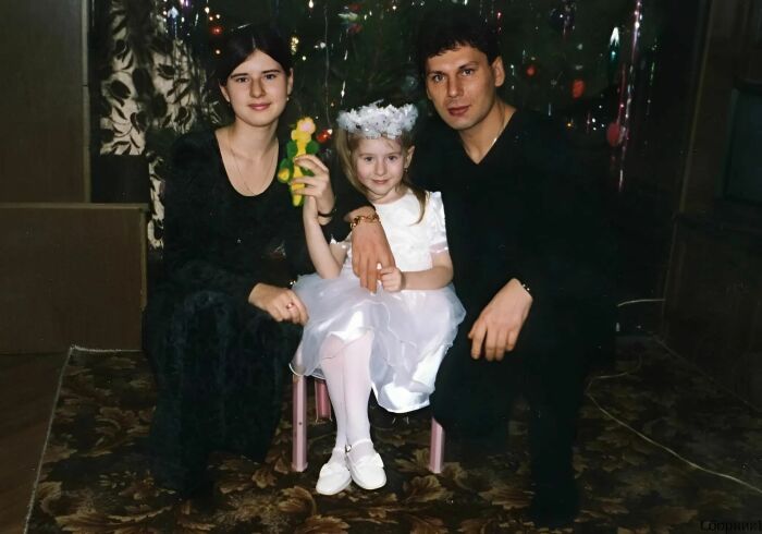 Юрий Хой с дочерьми.