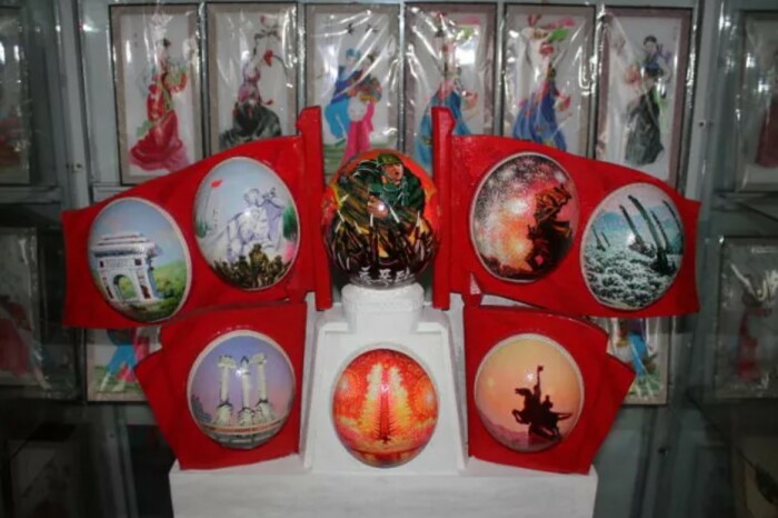 Сувениры в Северной Корее. Сувениры в Северной Корее.