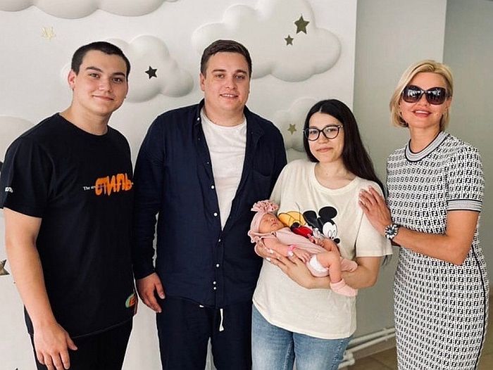 В 2021 году Марина родила дочь. В 2021 году Марина родила дочь.