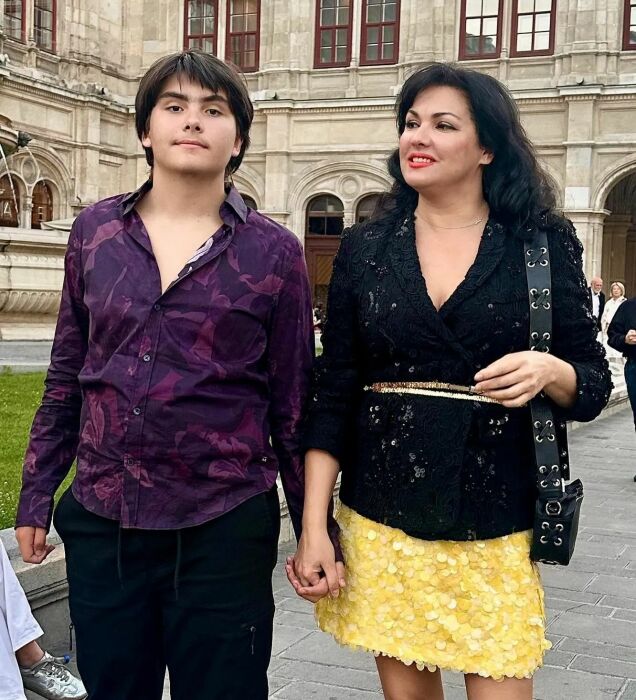 Анна Нетребко с сыном.