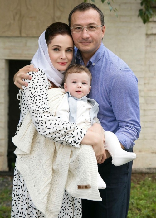 Екатерина Вуличенко и Марат Гуданаев с сыном. / Фото: dzen.ru Екатерина Вуличенко и Марат Гуданаев с сыном. / Фото: dzen.ru