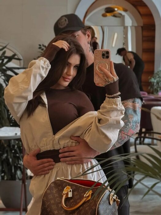 Карина Аракелян со своим избранником.