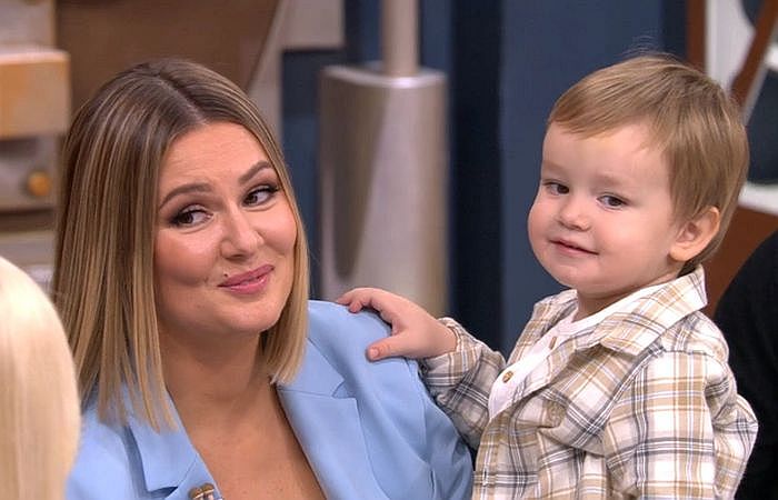 Мария Кожевникова с младшим сыном Александром.