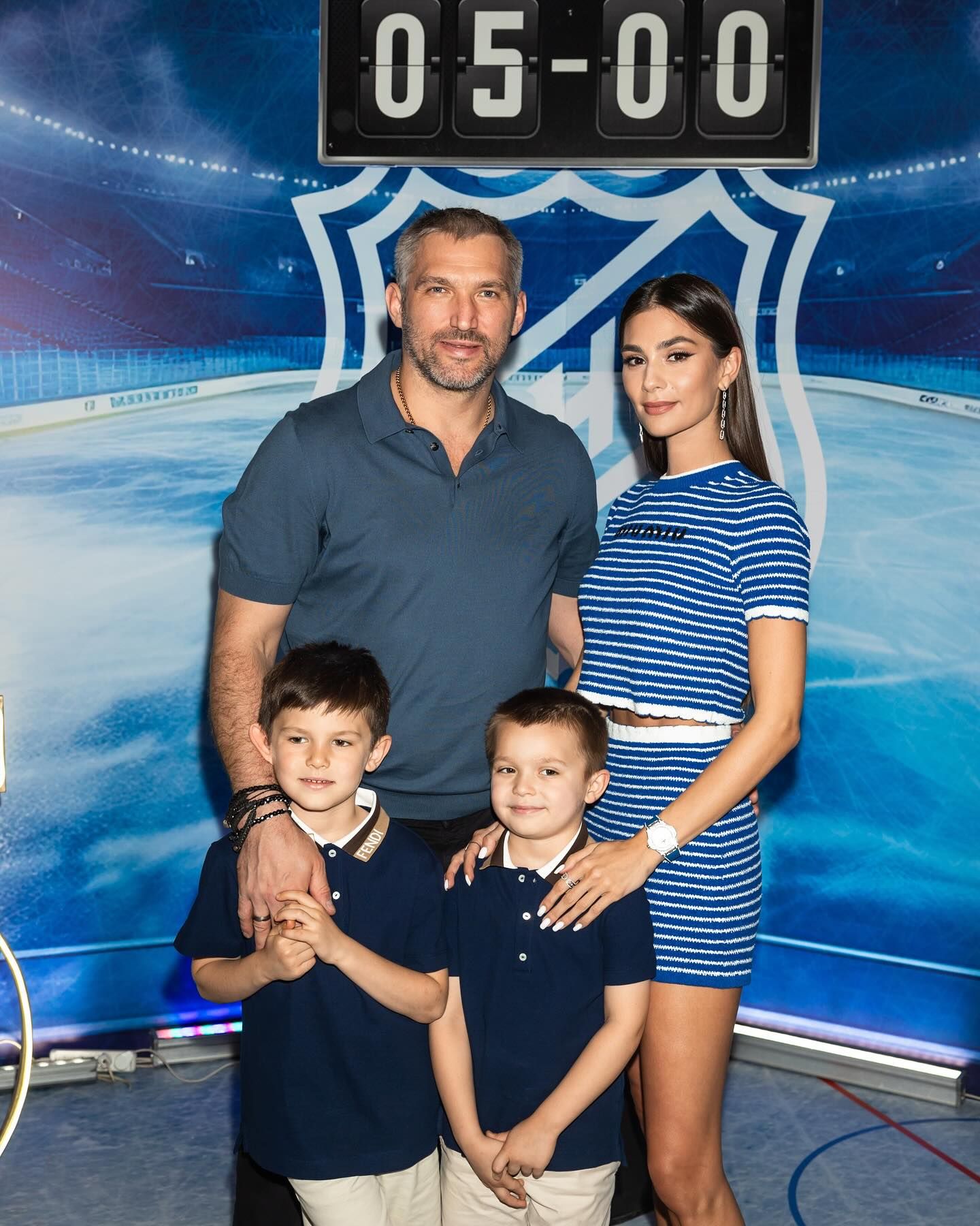 Александр Овечкин и Анастасия Шубская с сыновьями.