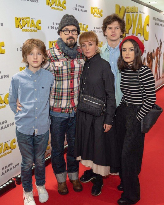 Егор Дружинин и Вероника Ицкович с детьми.