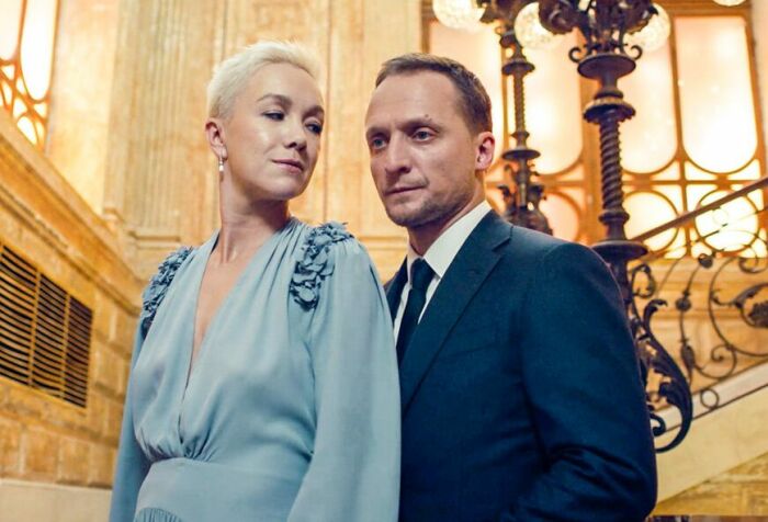Владимир Мишуков и Дарья Мороз в сериале «Содержанки». Владимир Мишуков и Дарья Мороз в сериале «Содержанки».