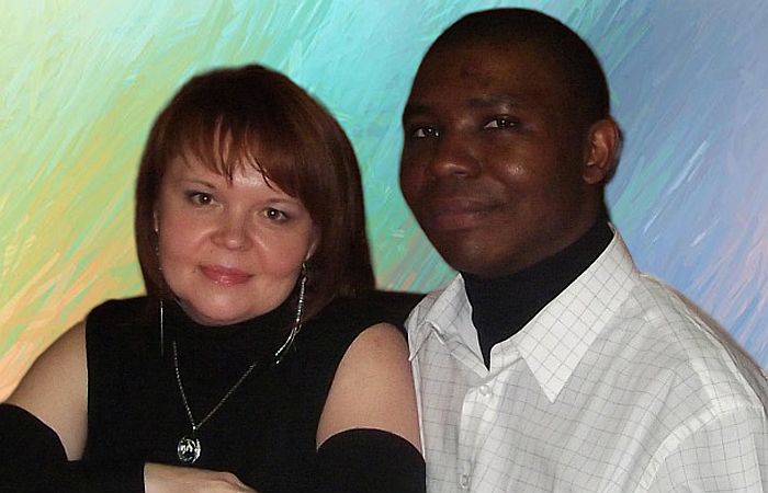 Принц из Африки ради русской любви отказался от трона, а тесть не пускает его на порог: Почему живет на пороге нищеты семья вождя