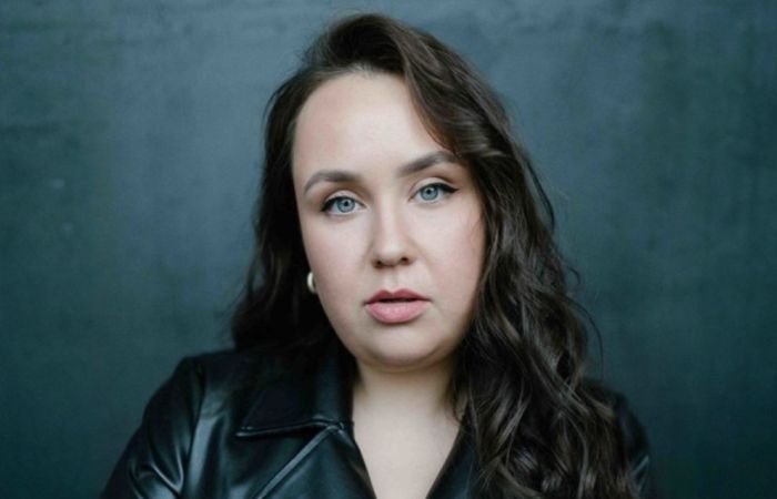 Учила внучку Пугачёвой, пережела травлю и набрала 30 лишних кг: Как Альбина Кабалина стала звездой «Букиных»