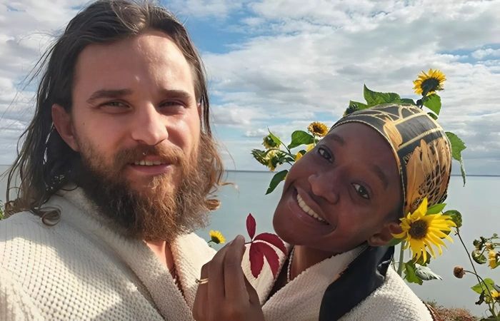 Принцесса из Лимпопо вышла замуж за сибиряка и теперь закатывает соленья и готовит селёдку под шубой: Как живется на Алтае темнокожей красотке