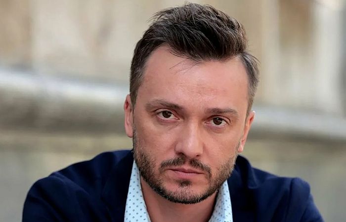 Жена-актриса на 12 лет старше верила в «вечную любовь», а он ушел к модели из Украины: Как живёт Андрей Барило в свои 52