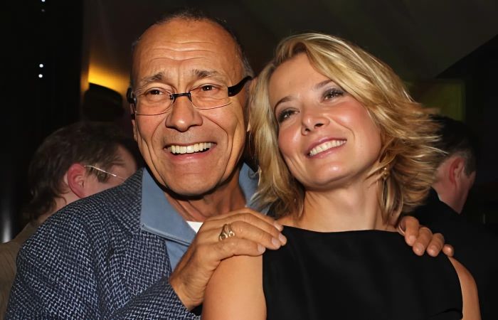 Почему Андрей Кончаловский и Юлия Высоцкая 4 года скрывали свою младшую дочь