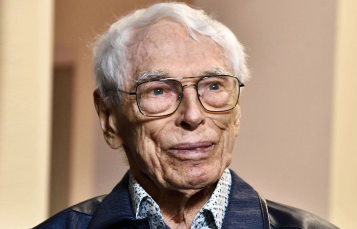 Похоронил 2 жён и 2 детей, а в 98 нашёл любовь на 60 лет младше: Как живёт Александр Зацепин в свои 99