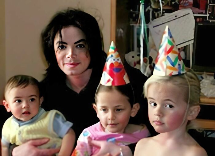 Майкл Джексон с детьми. Майкл Джексон с детьми.