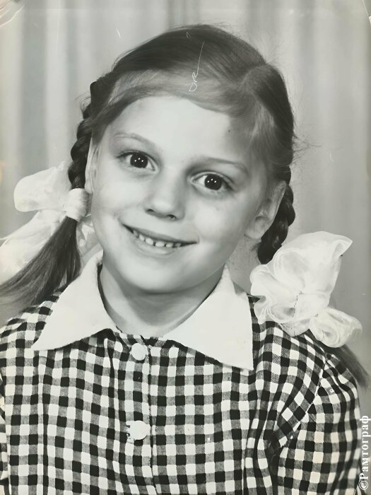Нелли Уварова в детстве. Нелли Уварова в детстве.