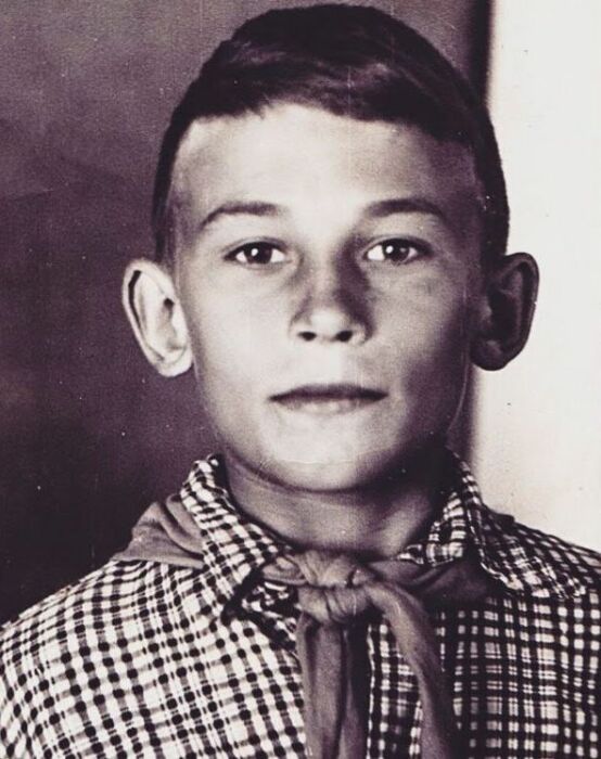 Александр Серов в детстве.