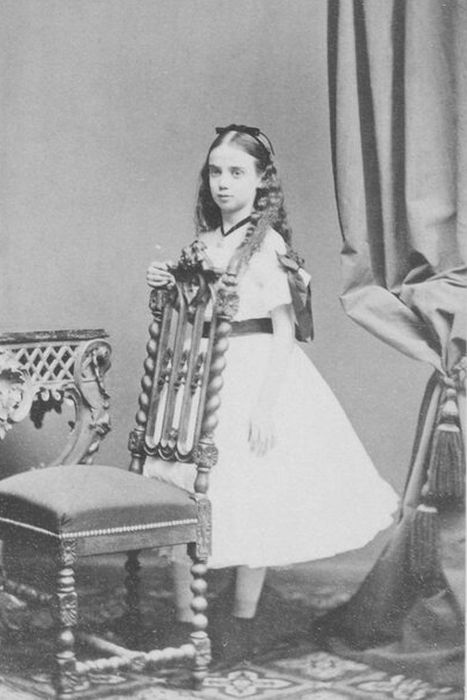 Тира Датская в детстве. Тира Датская в детстве.