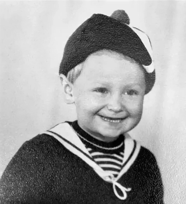 Кирилл Жандаров в детстве.