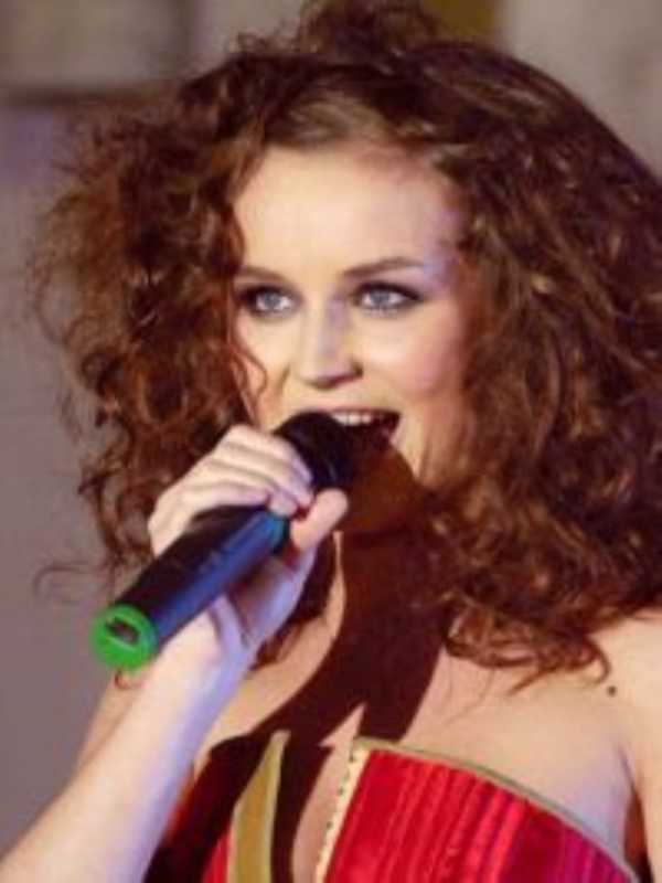 Полина Гагарина на «Фабрике звезд — 2». Полина Гагарина на «Фабрике звезд — 2».