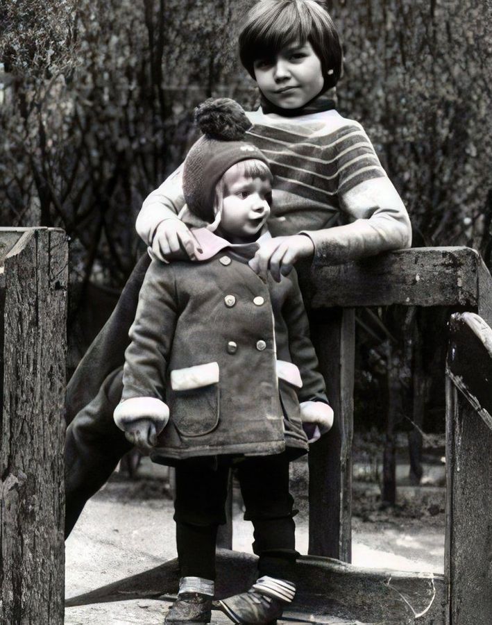 Инна и Дмитрий Маликовы в детстве.