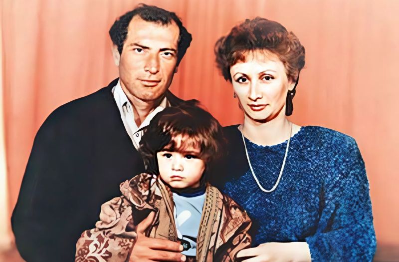 Виталий Калоев с женой и сыном.