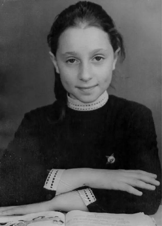 Юлия Рутберг в детстве. Юлия Рутберг в детстве.