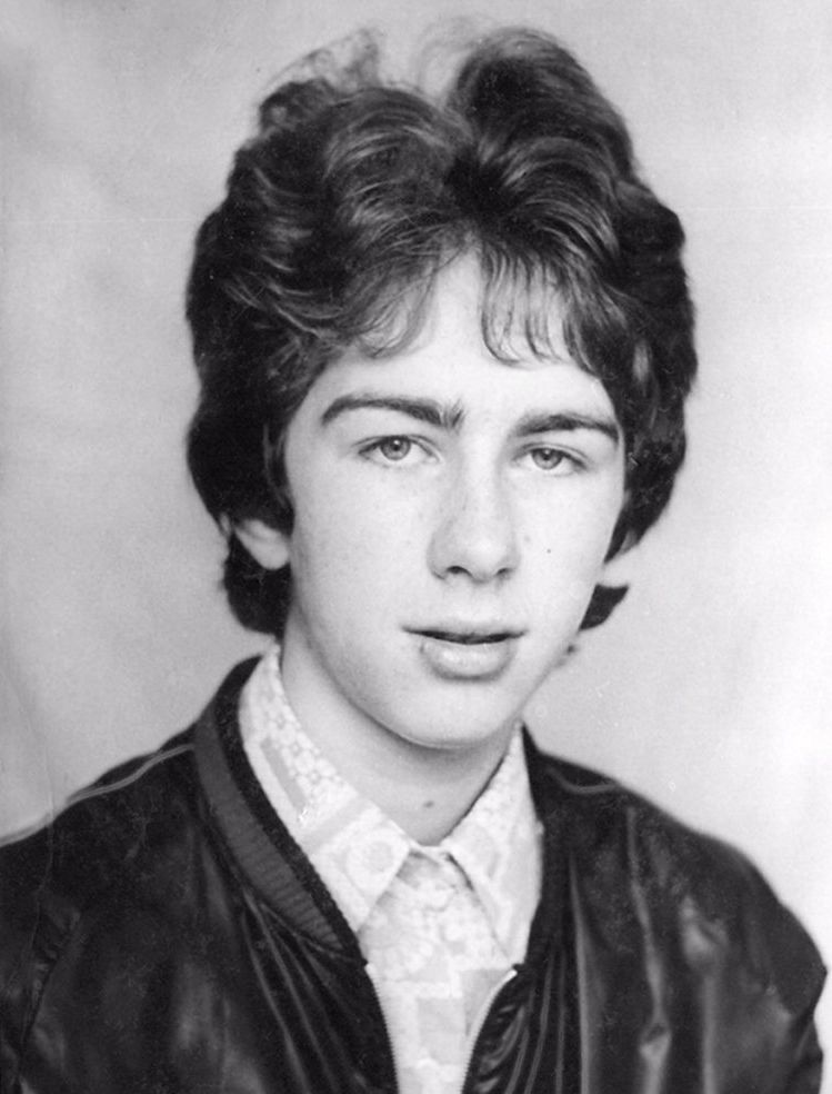 Валерий Сюткин в юности. Валерий Сюткин в юности.