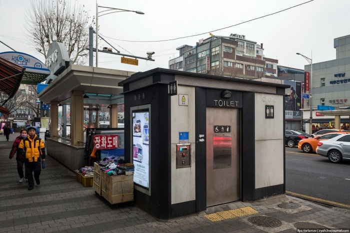 Общественный туалет в Южной Корее. Общественный туалет в Южной Корее.