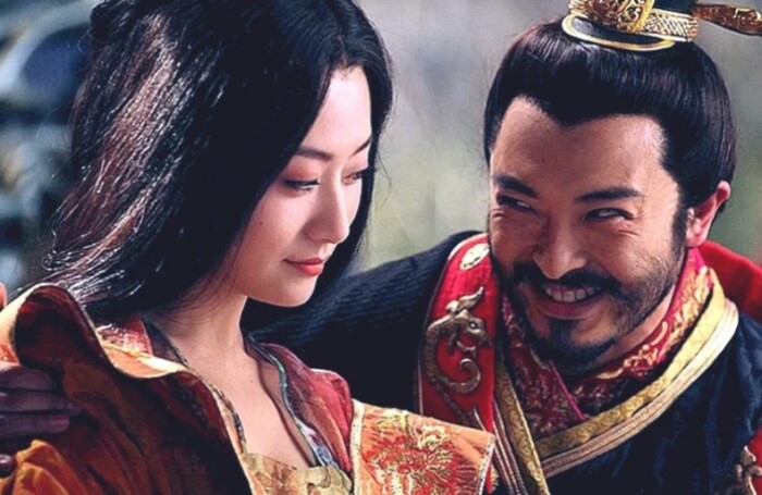 Заводить юную возлюбленную обеспеченным китайцам положено по статусу.