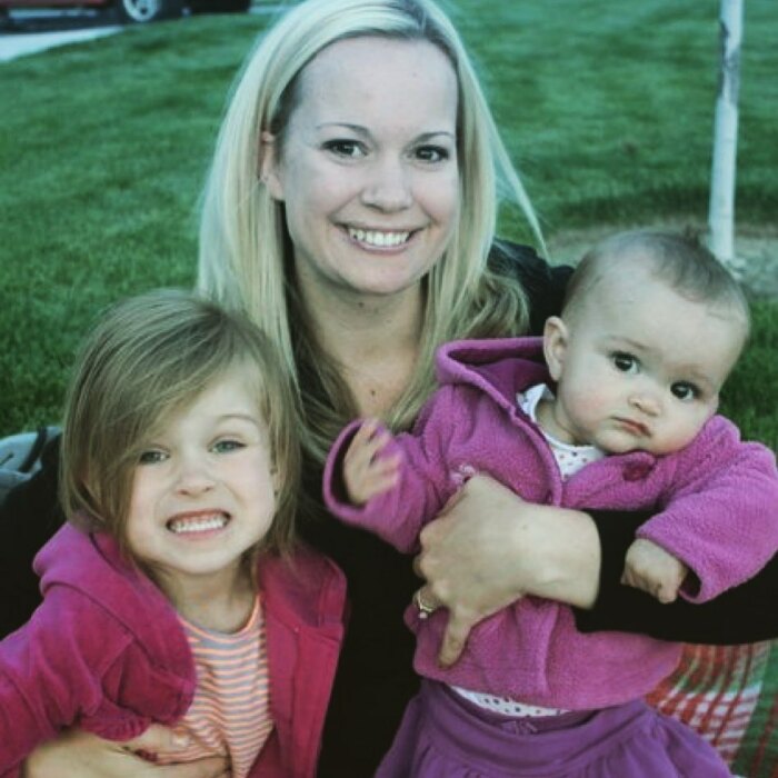 Кэти Клем с дочерьми Лили и Хлоей.