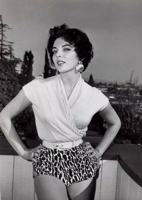 Джоан Коллинз. / Фото: pinterest.com Джоан Коллинз. / Фото: pinterest.com