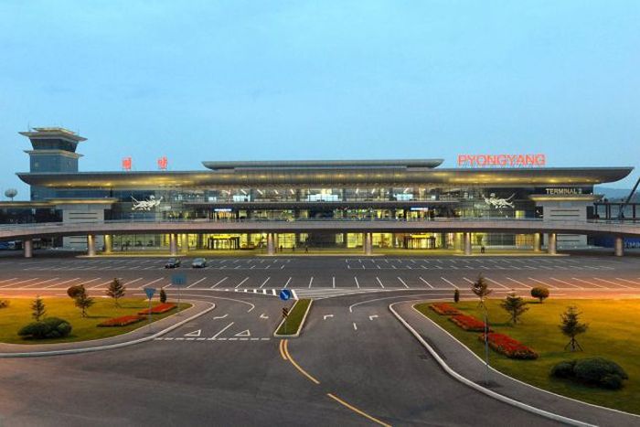 Аэропорт в Пхеньяне. Аэропорт в Пхеньяне.