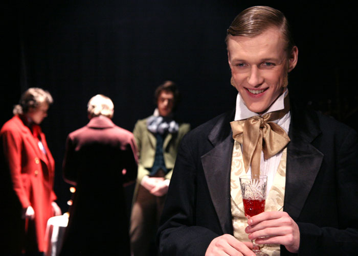 Алексей Красноцветов в спектакле «Игроки».