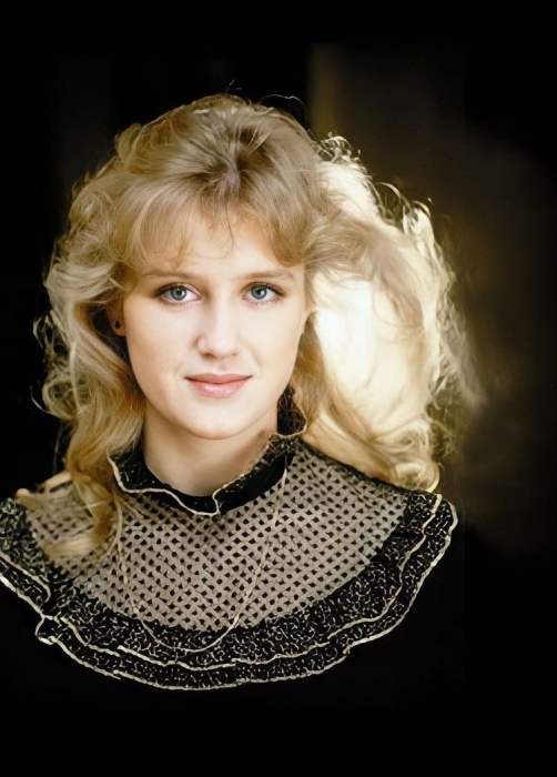 Ирина Розанова в молодости. Ирина Розанова в молодости.