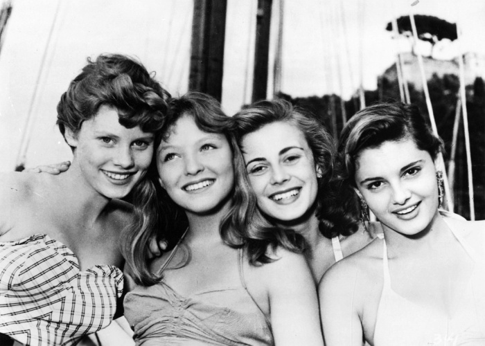 Марина Влади с сестрами. Марина Влади с сестрами.