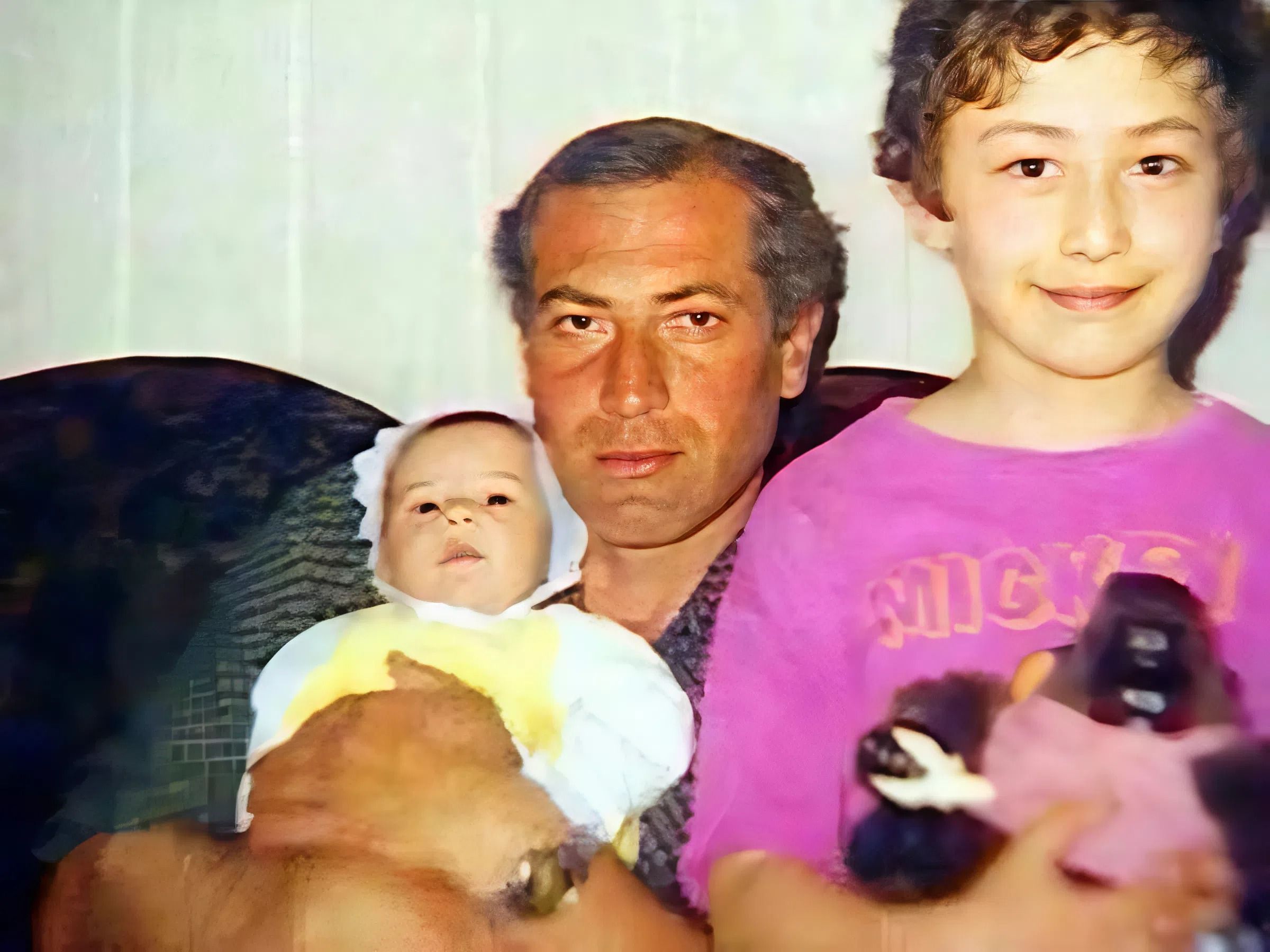 Виталий Калоев с детьми.