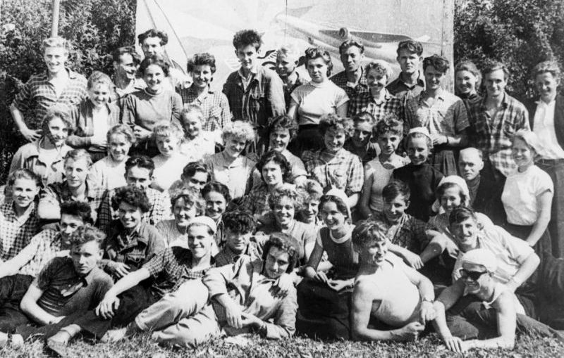 Участники внутриклубных соревнований по прыжкам с парашютом в Ярославском аэроклубе. Участники внутриклубных соревнований по прыжкам с парашютом в Ярославском аэроклубе.