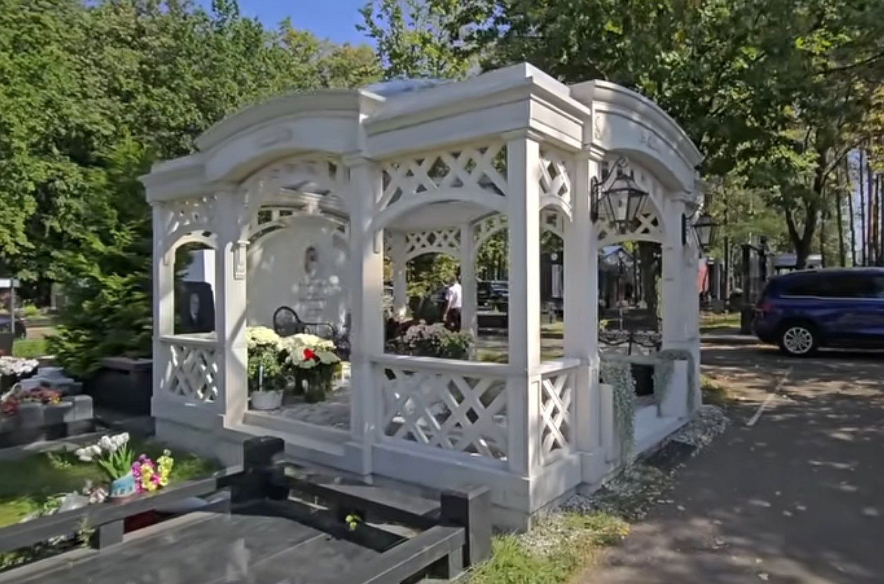 Могила Веры Глаголевой. Могила Веры Глаголевой.