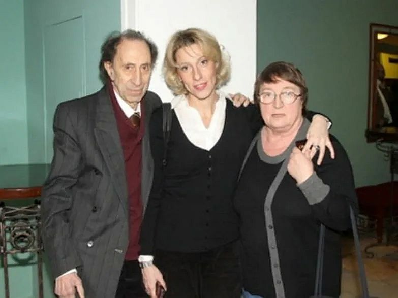 Юлия Рутберг с родителями. Юлия Рутберг с родителями.