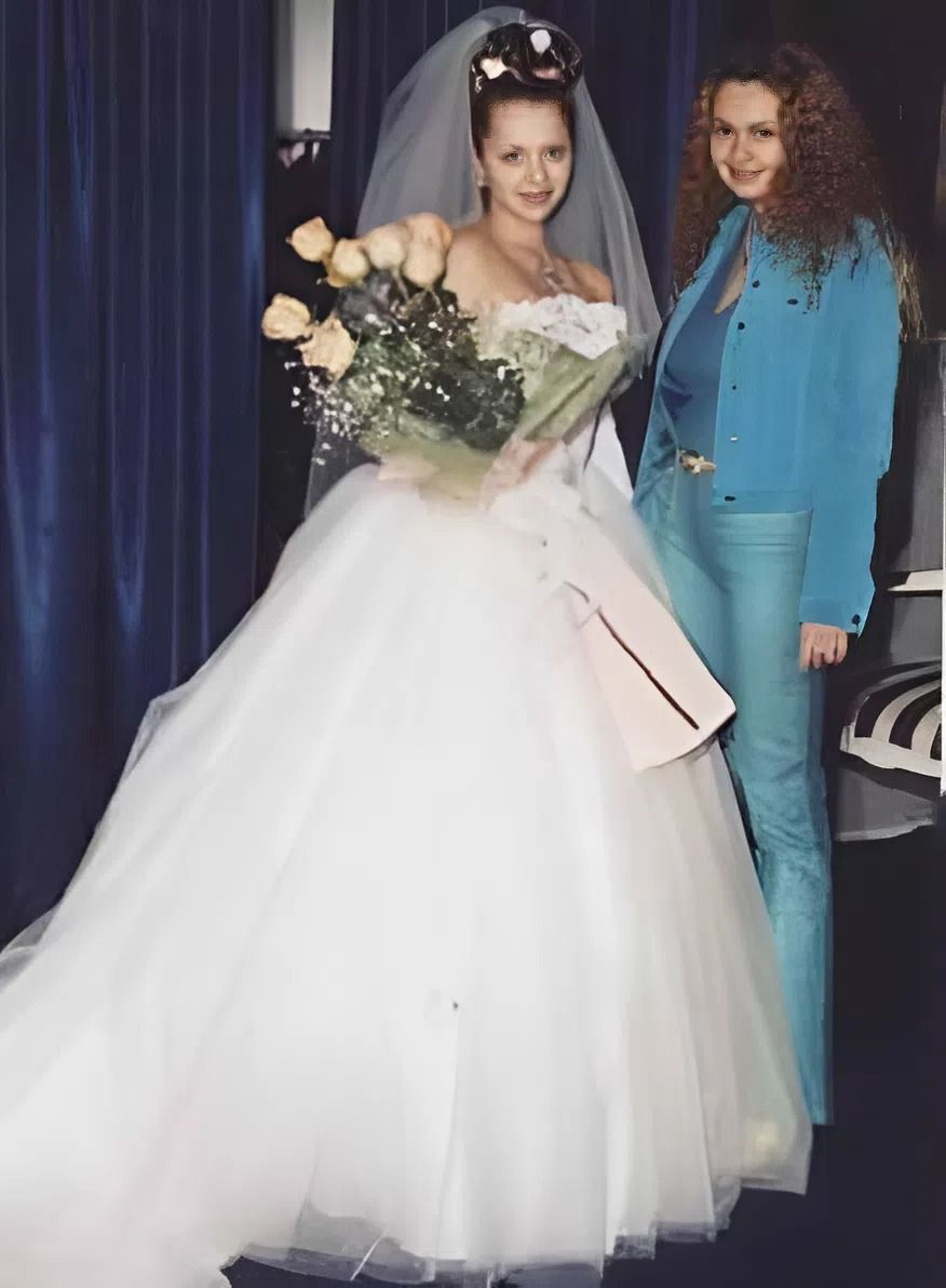 На свадьбе Юлии Салтовец и Виктора Батурина присутствовала и Яна Рудковская. На свадьбе Юлии Салтовец и Виктора Батурина присутствовала и Яна Рудковская.