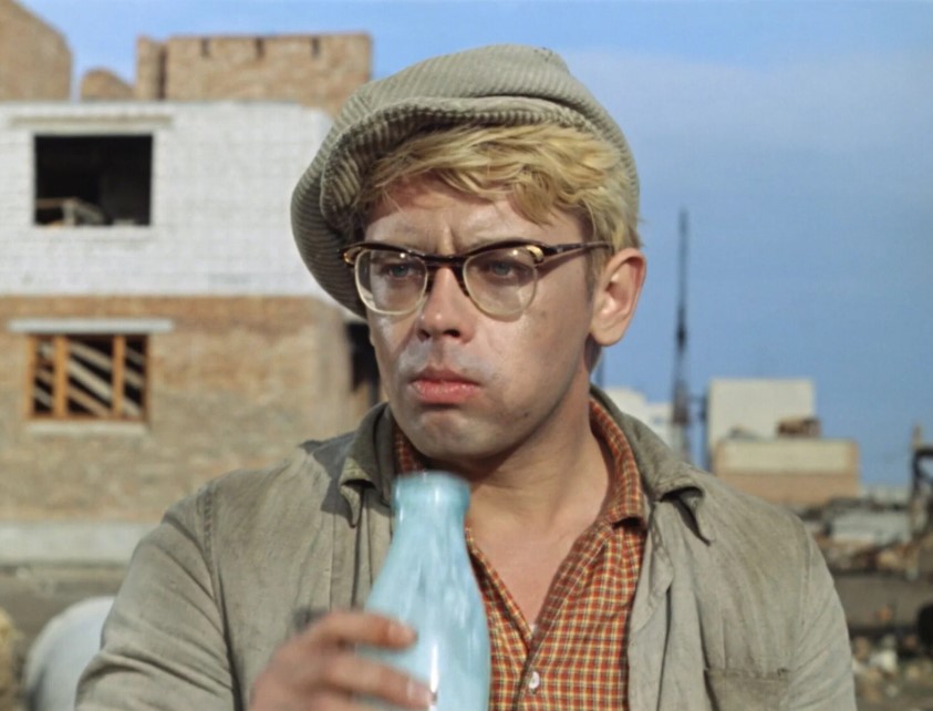 Александр Демьяненко в роли Шурика.