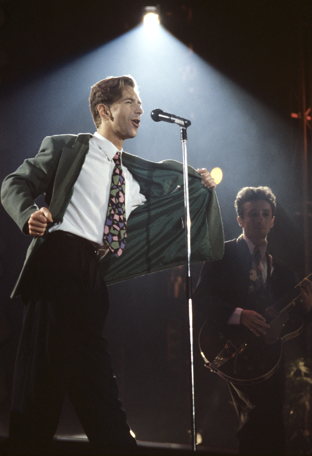 Валерий Сюткин в группе «Браво». Валерий Сюткин в группе «Браво».