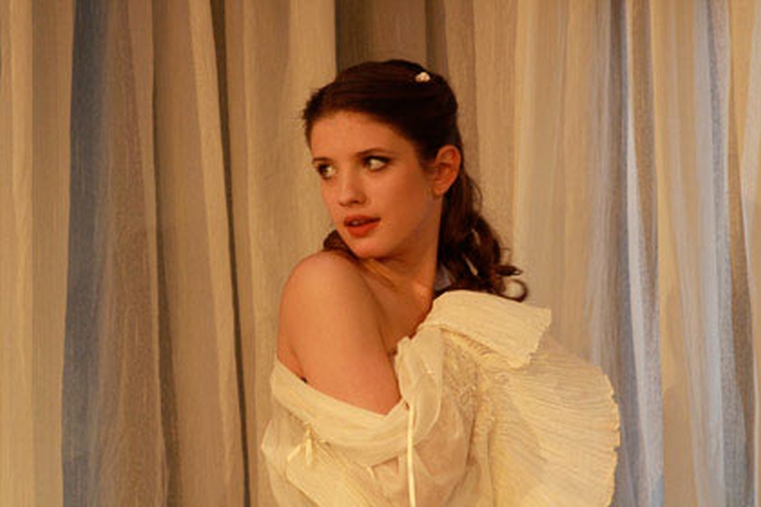 Анна Чиповская в спектакле «Женитьба Белугина». / Фото: kino-teatr.ru Анна Чиповская в спектакле «Женитьба Белугина». / Фото: kino-teatr.ru