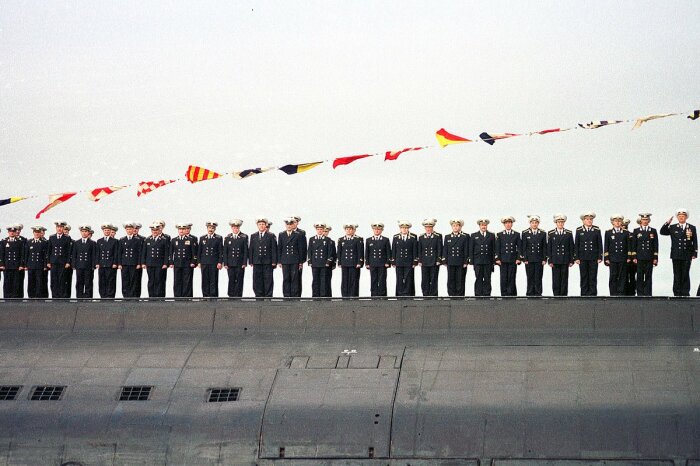 Экипаж «Курска» во время парада в День ВМФ в Североморске, 30 июля 2000 года.