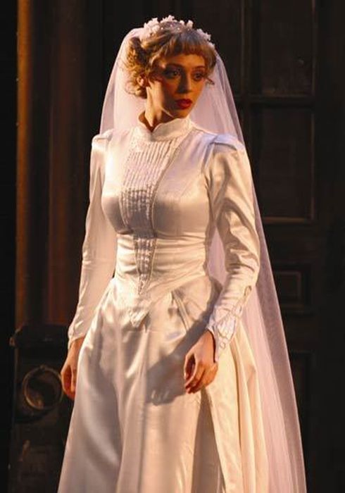 Нелли Уварова на сцене РАМТа. Нелли Уварова на сцене РАМТа.