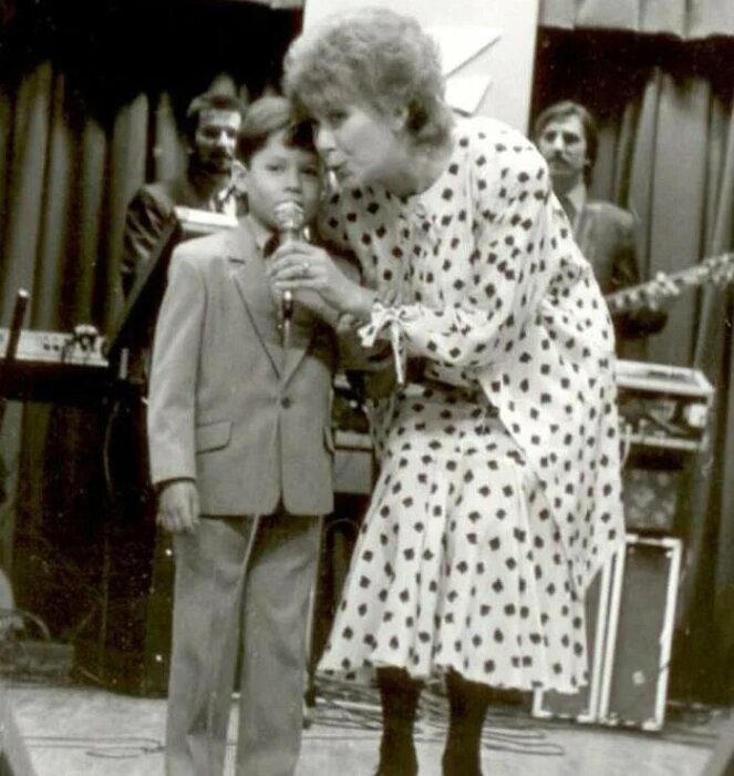 Стас Пьеха с бабушкой. Стас Пьеха с бабушкой.