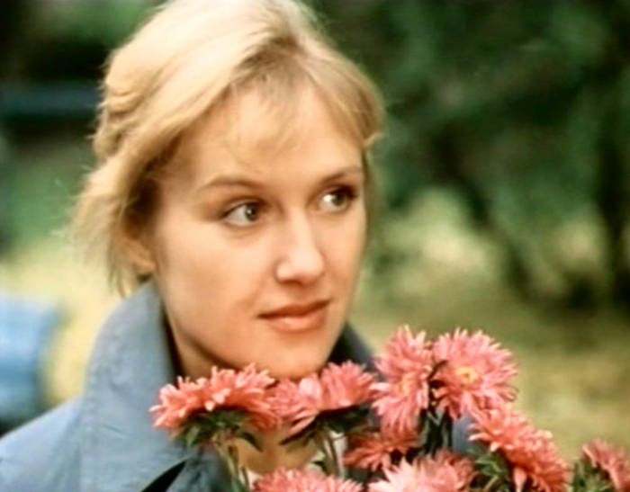 Ирина Розанова в фильме «Алый Камень». Ирина Розанова в фильме «Алый Камень».