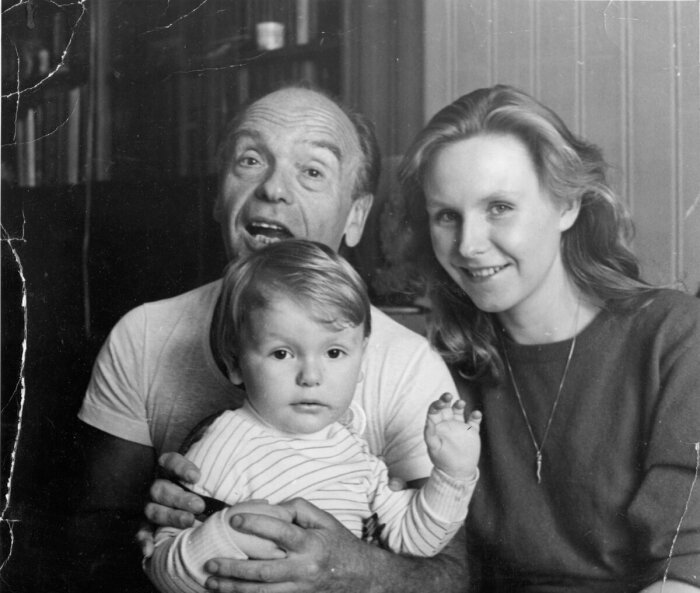 Владимир и Светлана Шаинские с сыном Вячеславом. Владимир и Светлана Шаинские с сыном Вячеславом.