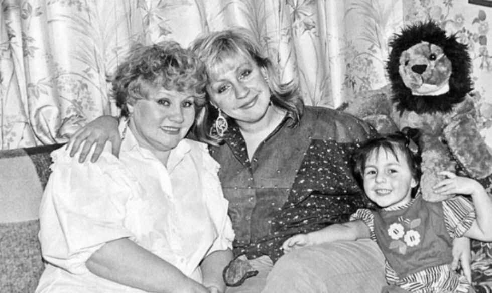 Марина Голуб с мамой и дочерью. Марина Голуб с мамой и дочерью.