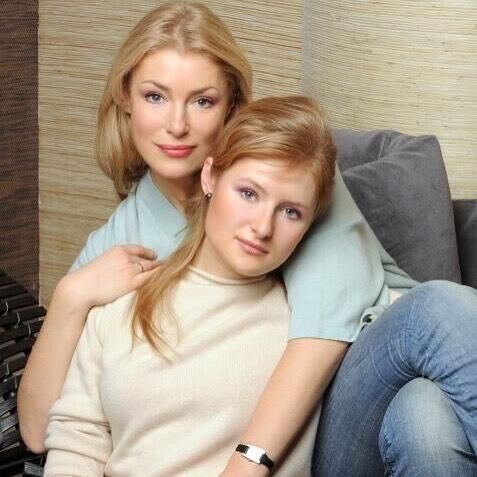 Мария Шукшина с дочерью. Мария Шукшина с дочерью.